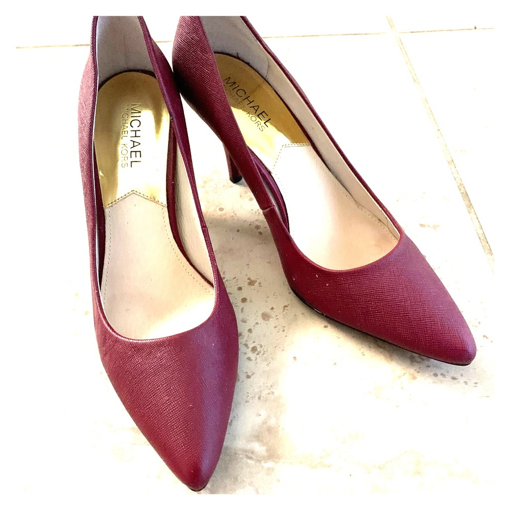 Michael kors pumps like new!